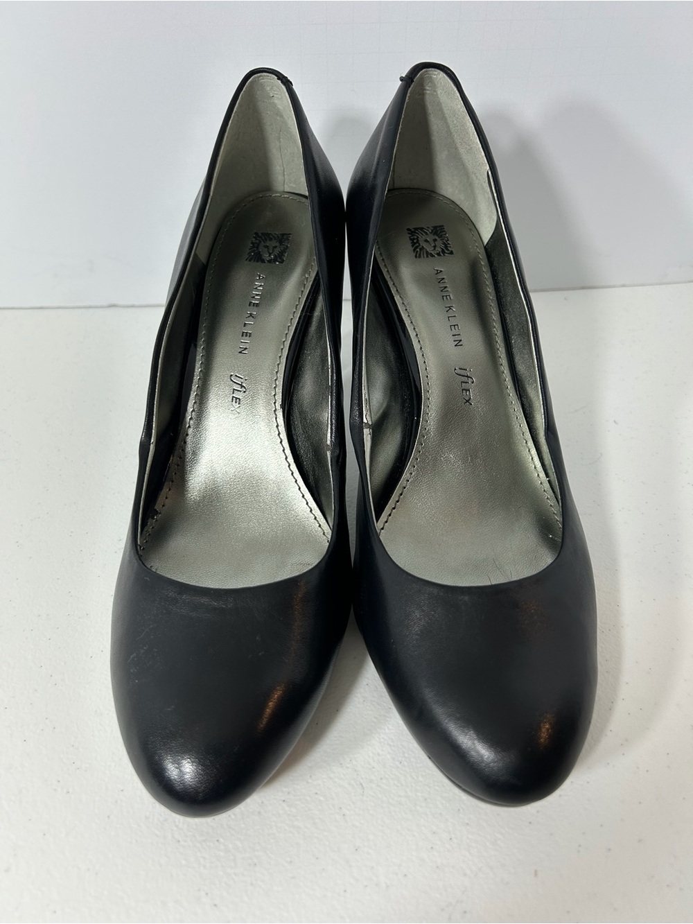 Anne Klein Black Leather Round-Toe Pump